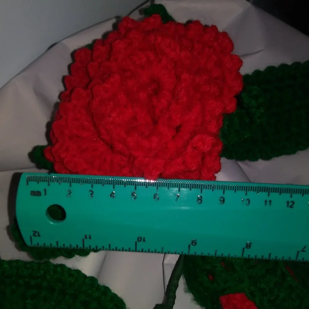 Bouquet of 3 handmade crochet roses in red.